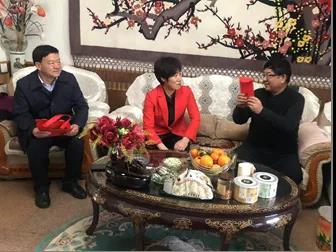 敦煌種業(yè)領(lǐng)導(dǎo)看望慰問公司老干部、老黨員及困難黨員職工