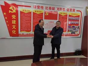 敦煌種業(yè)領(lǐng)導(dǎo)看望慰問公司老干部、老黨員及困難黨員職工