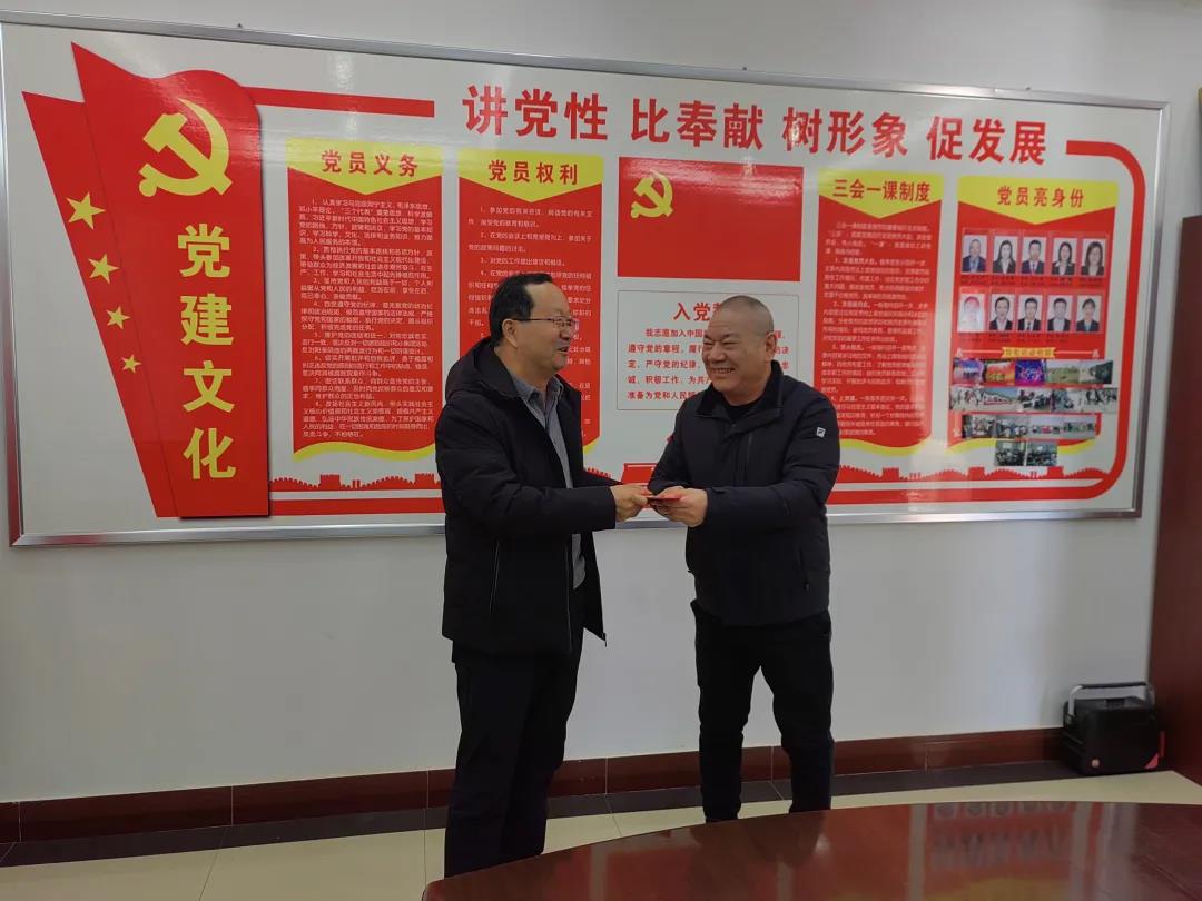 敦煌種業(yè)領(lǐng)導(dǎo)看望慰問公司老干部、老黨員及困難黨員職工